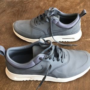 Women’s nikes size 7.5 worn once